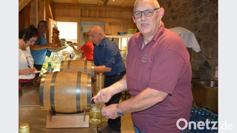 Süffiger Wein aus dem Fass, serviert im Krügerl, war der Renner. Bild: jr