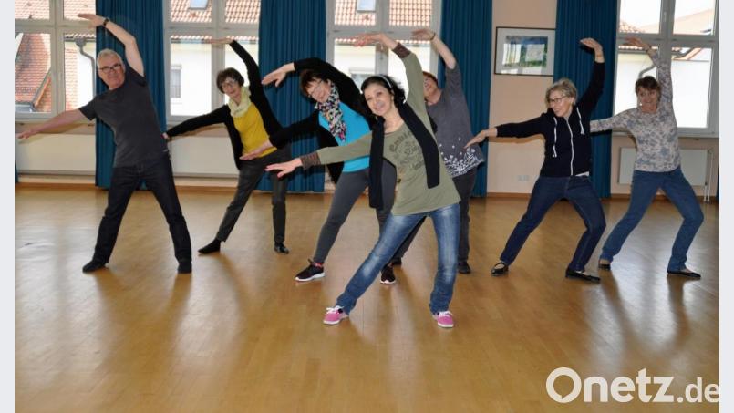 Ob Yoga, Reha oder - wie hier im Bild - tänzerische Gymnastik: Kurse aus dem Bereich Gesundheit und Bewegung bringen die Besucher des Maria-Seltmann-Hauses in Schwung. Bild: exb