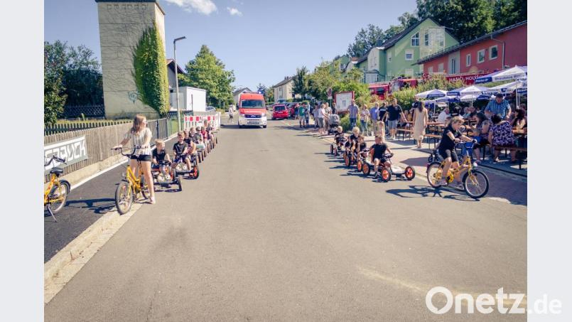 Beim Sommerfest der Freiwilligen Feuerwehr Kümmersbruck war eine Rettungsgasse erforderlich. Bild: exb
