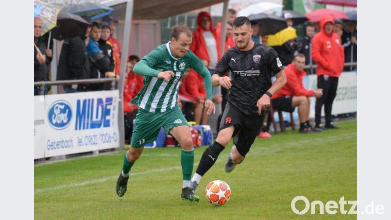 Die Gebenbacher - hier Bastian Freisinger (links) - bereiteten dem FC Ingolstadt etliche Probleme. Der Bayernligist hätte mit etwas mehr Glück die Pokalpartie durchaus gewinnen können.Jetzt geht die Fahrt nach Franken, zum ATSV Erlangen. Bild: ref