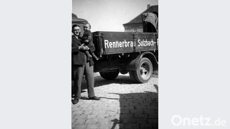 Auch beim Rennerbräu ist längst kein Sudkessel mehr in Betrieb. Im Bild Georg Renner mit seiner Tochter Hildegard, der jetzigen Seniorchefin des Bayerischen Hofes. Bild: Archiv Erwin Kraus