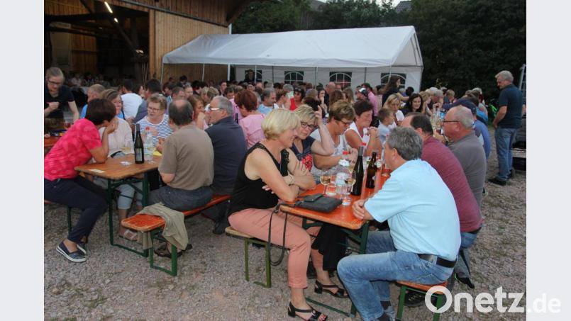 Wein- und Speisenauswahl traf genau den Geschmack der vielen Festbesucher. Bild: ral