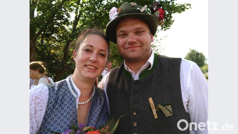 Theresa Bauer und Florian Fenk heißt das neue Oberkirwapaar in Süß. Bild: mma