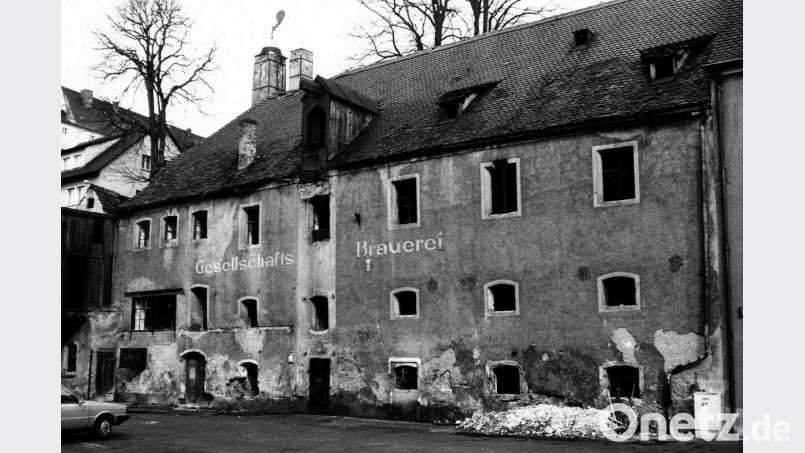 Das vordere Kommunbrauhaus in der Oberen Bachgasse, wo einst der Bayerische Hof, die Brauerei Sperber und der Fuchsbeck ihre Biere einbrauten. Die Geschichte dieses Gebäudes, der Sulzbach-Rosenberger Brauereien und Wirtshäuser will Chronist Erwin Kraus in einem weiteren Bildband aufleben lassen. Bild: Archiv Erwin Kraus