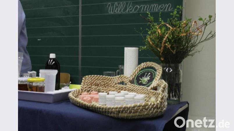 Petra Stark hat in ihrer Ausbildung zur Kräuterführerin und zur Mentorin für Garten und Natur am Kultur- und Begegnungszentrum des Klosters Waldsassen ihr Faible für Naturkosmetik entdeckt. Bild: privat