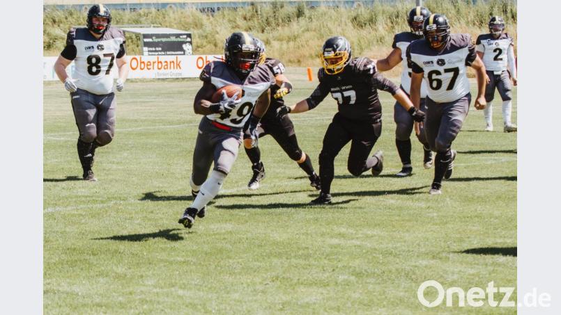 Unaufhaltbar dem Titel entgegen eilten die Mad Bulldogs im Bild James Robert (Zweiter von links) und Brian Junkers (rechts mit der Nr. 67) in dieser Saison. Bild: Julie Harrer