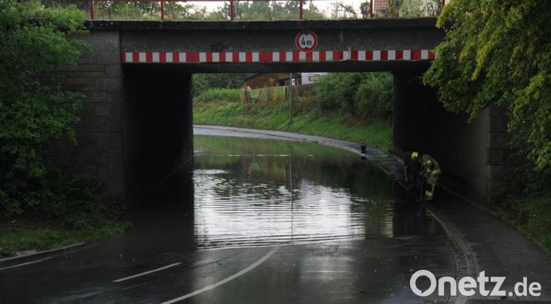 Bei Starkregen ein gewohnter Anblick - die Bahnunterführung in Rosenberg. Bild: gf