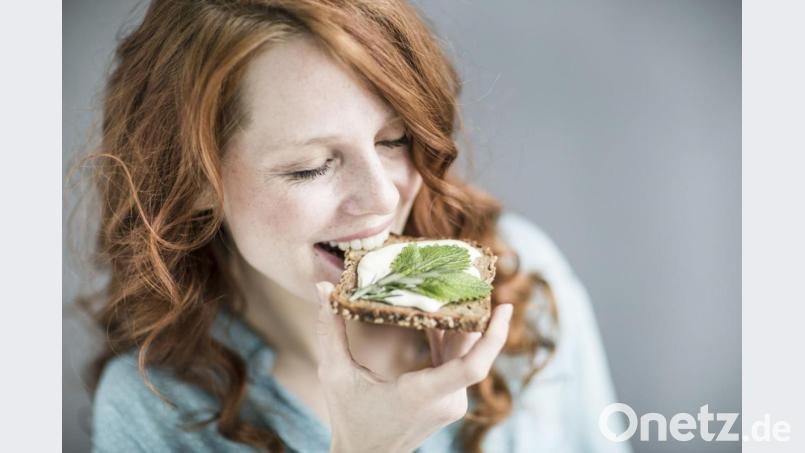 Eine Pause mit einem selbst gemachten Brot, ist genussvoller als der Hamburger vom Straßenkiosk. Bild: drubig-photo – stock.adobe.com