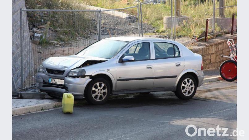 An dem Opel entstand laut Polizei Totalschaden. Bild: wro