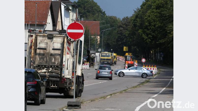 Autofahrer, die am Dienstag stadtauswärts in die Sulzbacher Straße einbogen, mussten wieder umkehren. Die Fahrbahn ist hier bis Ende Oktober auf eine Spur verengt. Bild: Petra Hartl