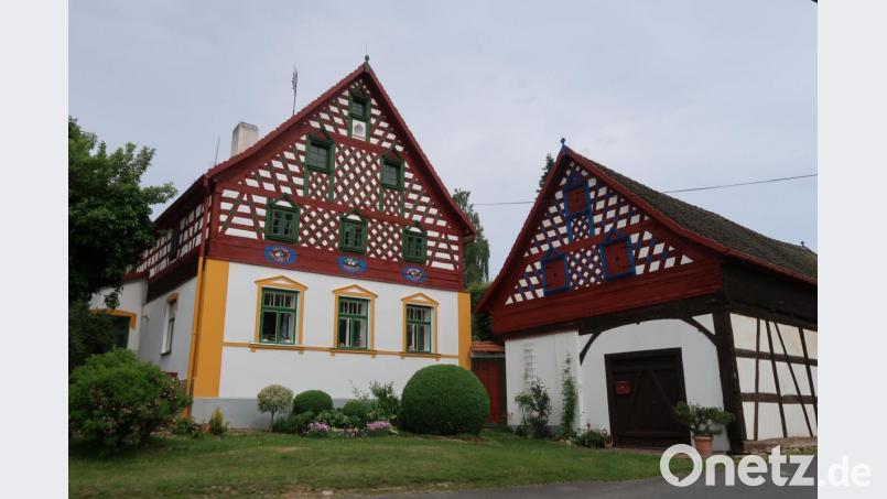 Im Dorf Doubrava, bekannt für sein Egerländer Fachwerk, endete die Flucht der Familie. Bild: Pavel Vlach/Creative Commons