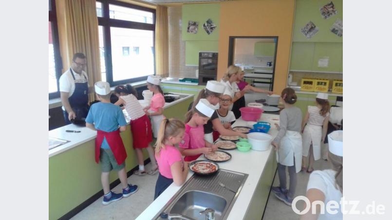 Pizza à la Eigenkreation stand auf der Speisekarte der 16 jungen Köche. Bild: wrt