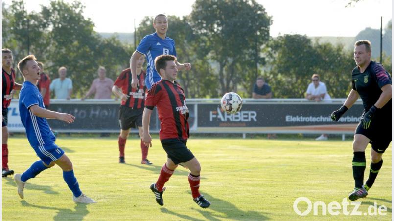 Hier köpft Christian Dowridge (hinten) noch knapp daneben, wenig später staubt er zum entscheidenden 0:1 ab. Bild: ref