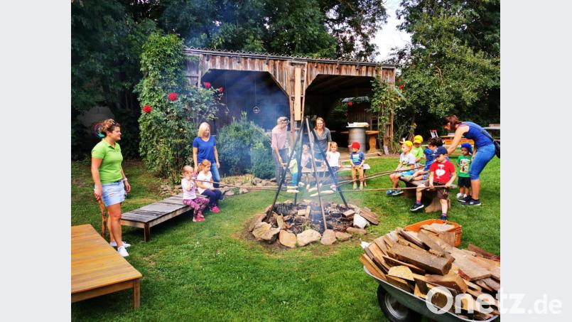 Zur Belohnung gab es am Lagerfeuer Stockbrot. Bild: gz