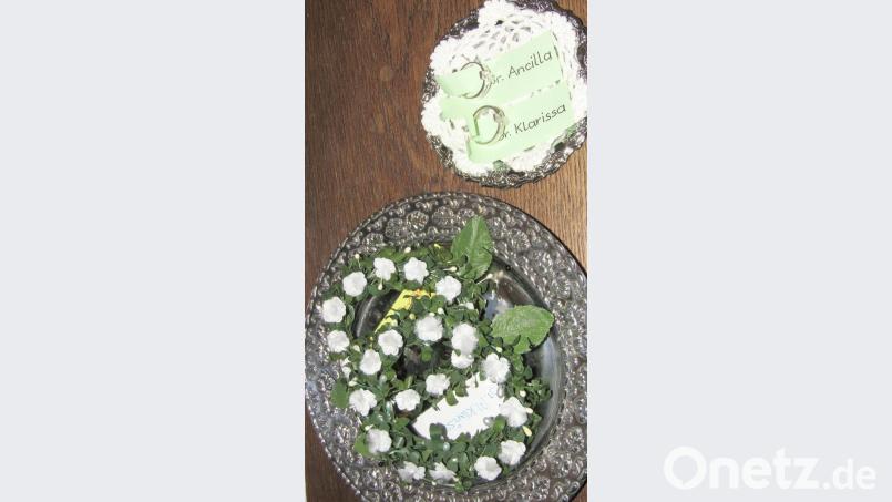 Brautkranz und Ringe für die Schwestern M. Ancilla und M. Klarissa zur ewigen Profess. Bild: sck