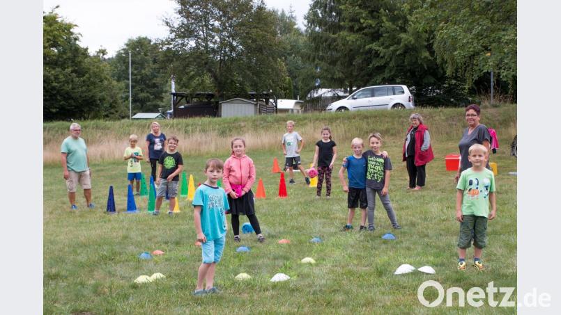 Mensch ärgere Dich nicht-Spiel beim Ferienprogramm. Bild: exb