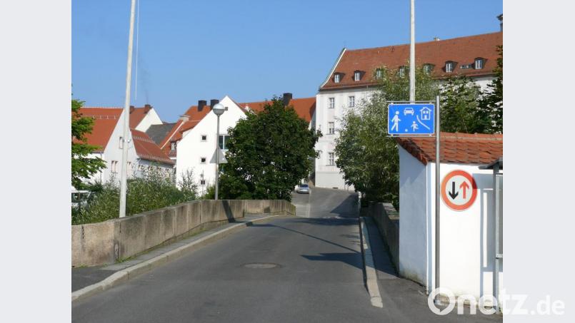 Die Brauhausstraße zwischen der Wondrebbrücke und der Einmündung in den Goetheplatz ist jetzt ein verkehrsberuhigter Bereich. Bild: kgg
