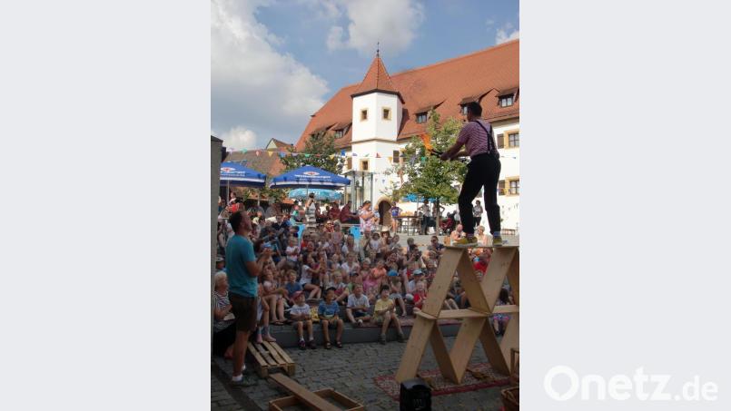 Das Mini-Bürger-Fest bietet Spiel, Spaß und - wie man sieht - auch Spannung in höchst unterhaltsamer Form. Bild: aub