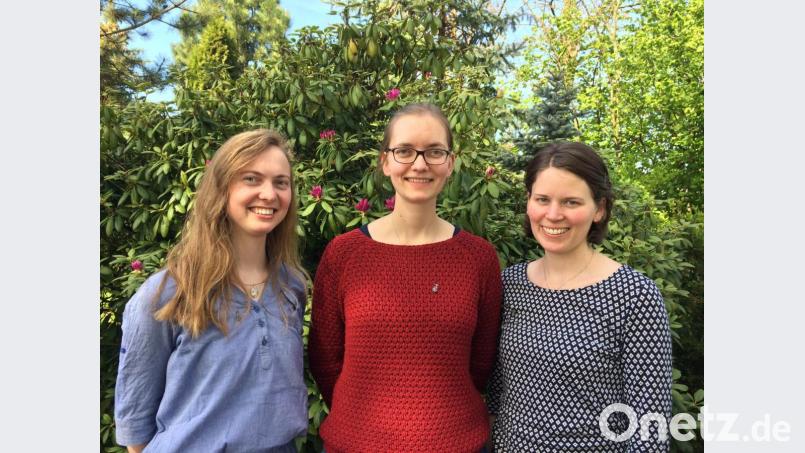 Elena Schmidt, Veronika Steiner und Maxie Jacobi treten als Postulantinnen in der Einkleidungsfeier vor die Ordensoberen der Kongregation und erbitten die Aufnahme ins Noviziat. Bild: sck