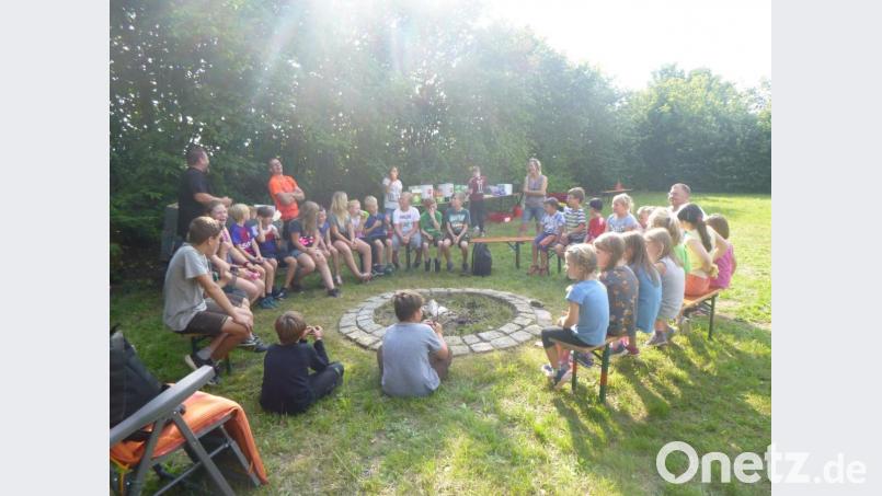 Die „Outdoor-Kids“ beim Ferienprogramm des Waldvereins zusammen mit dem Sportverein. Bild: exb