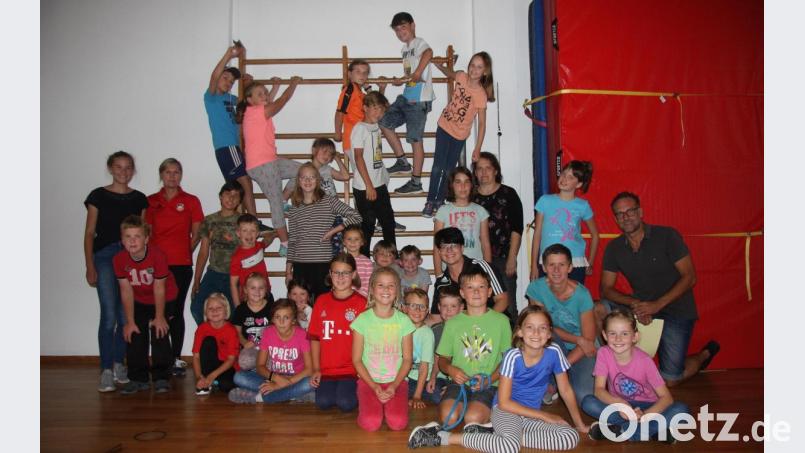 „Spiel ohne Grenzen“ funktioniert auch in der Halle. Statt im Freien wurde in der Grundschule um Punkte gekämpft. Bild: wro