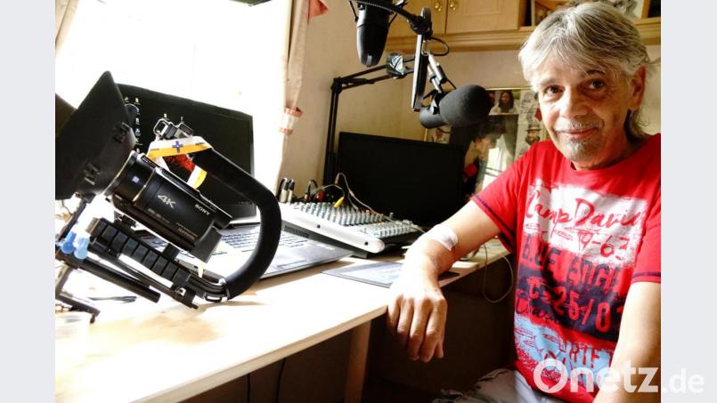 Die Bild- und Tonaufnahmen des vierköpfigen Teams bearbeitet Frank Bradl in einem kleinen Studio. Auch das ist im Tiny House untergebracht. Bild: bkr