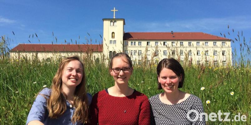 Auf die kommenden beiden Jahre als Novizinnen im Mutterhaus in Auerbach freuen sich (von links) Elena Schmidt, Veronika Steiner und Maxie Jacobi. Bild: sck