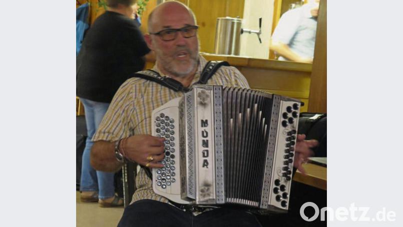 Erich Prockl aus Marktredwitz war zum ersten Mal zu Gast beim Musikantenstammtisch in Kemnath. Bild: jzk