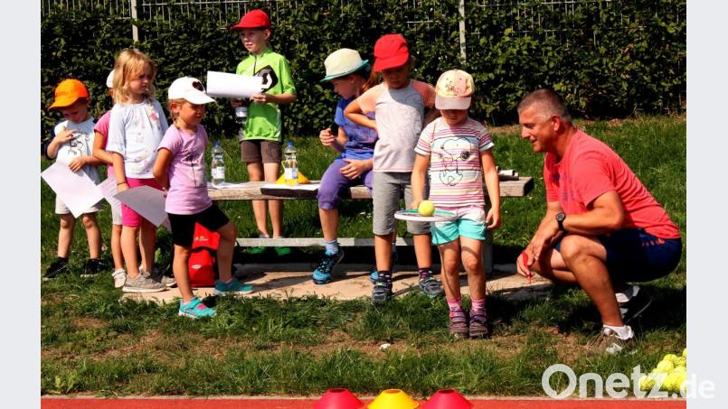 Obwohl es heiß war, meistern die Kinder bei der Dorfolympiade im Ferienprogramm mit Bravour die gestellten Aufgaben und Spiele. Bild: zer