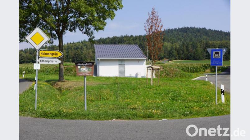 Hochbehälter: Zwischen Eckartsreuth und Muckenreuth, in der Abzweigung nach Hahnengrün, befindet sich der neue Hochbehälter in dem einmal auch ein Blick nach Innen geworfen werden darf. Bild: bkr