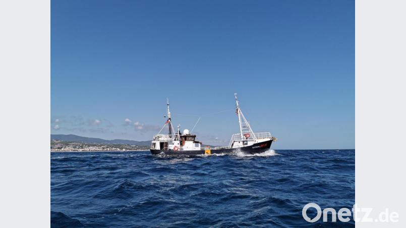 Die &quot;Eleonore&quot; mit rund 100 Flüchtlingen an Bord sucht weiter einen sicheren Hafen. Bild: Johannes Filous/seacoverage