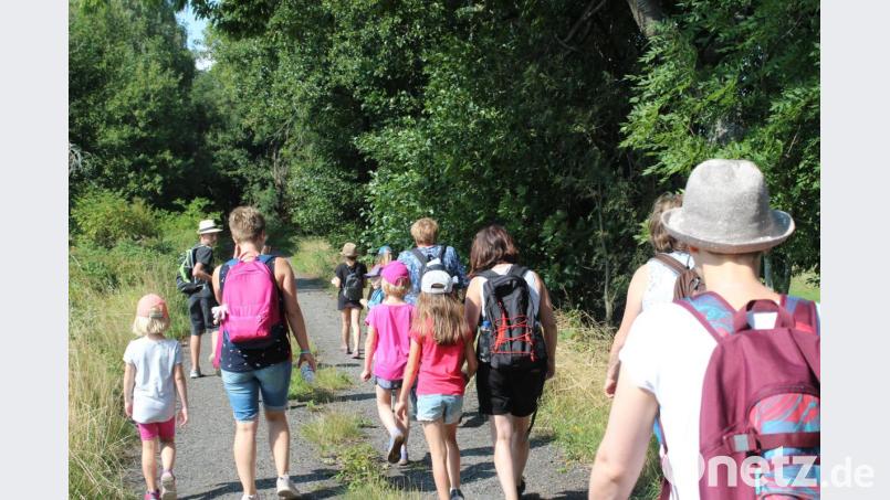 Die Truppe auf ihrem Weg Richtung Böttgersäule. Bild: Susanne Forster