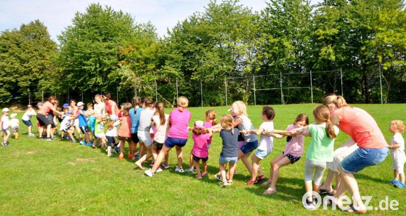 Für das Seilziehen kann man trotz Computerspielen viele Kinder auch heute noch begeistern. Bild: es