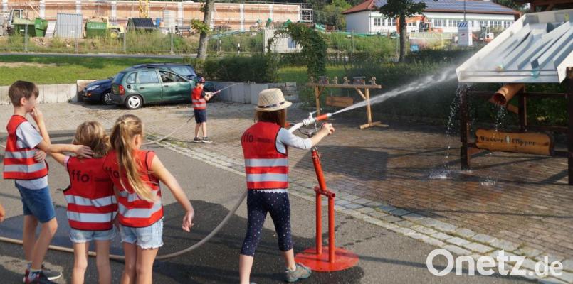 Die Gründung einer Kinderfeuerwehr finde am 7. September statt. Spielen, Basteln, Sport und Ausflüge stehen auf dem Programm, aber auch der Umgang mit Feuer und das Verhalten bei Notfällen. Bild: weu