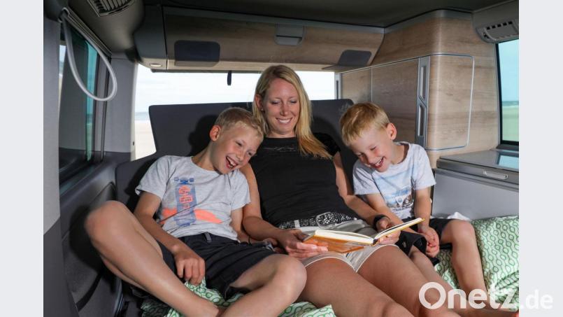 Unter den Reisemobilen gilt der VW California als Multitool. Auf dem Caravan-Salon in Düsseldorf feiert die Version 6.1 Weltpremiere. Bild: VW Nutzfahrzeuge