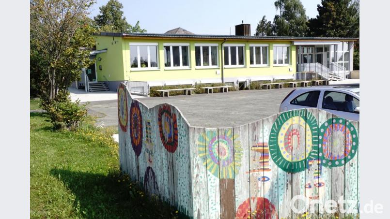 Grundschule: Im neuen Glanz erstrahlen die Grundschule und der Kindergarten nicht nur von Außen. Bild: bkr