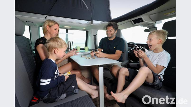 Unter den Reisemobilen gilt der VW California als Multitool. Auf dem Caravan-Salon in Düsseldorf feiert die Version 6.1 Weltpremiere. Bild: VW Nutzfahrzeuge