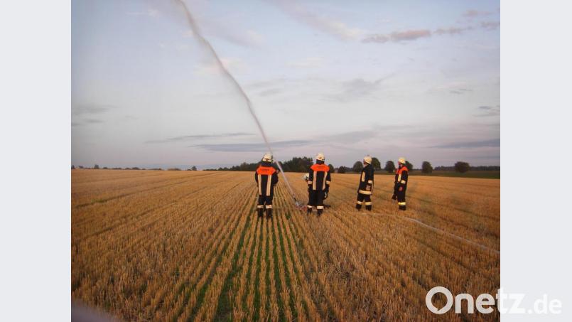 Bei einem Flächenbrand können sich gefährliche Situationen für die Einsatzkräfte ergeben. Bild: dob