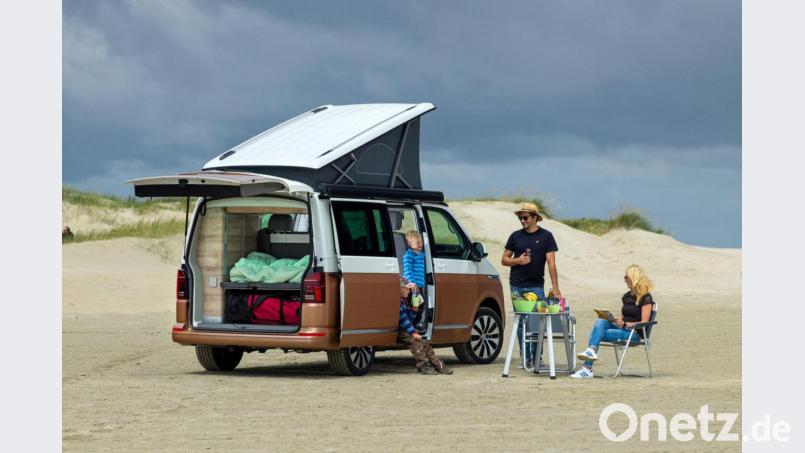 Unter den Reisemobilen gilt der VW California als Multitool. Auf dem Caravan-Salon in Düsseldorf feiert die Version 6.1 Weltpremiere. Bild: VW Nutzfahrzeuge