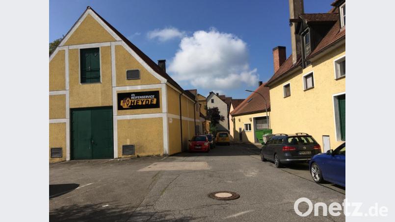 Auf dem Platz vor dem früheren Kühlhaus des Weißen Brauhauses wird morgen nach mehreren Jahren das Bügerlfest gefeiert Bild: ihl