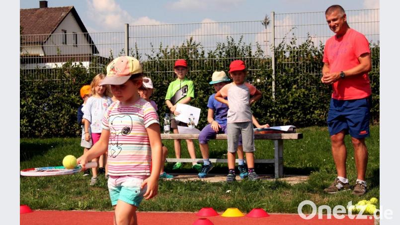 Obwohl es heiß war, meistern die Kinder bei der Dorfolympiade im Ferienprogramm mit Bravour die gestellten Aufgaben und Spiele. Bild: zer