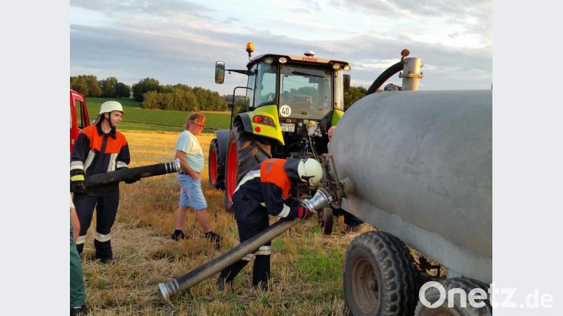 Zu einer Flächenbrand-Übung rückten die Oberlinder Floriansjünger aus. Bild: dob