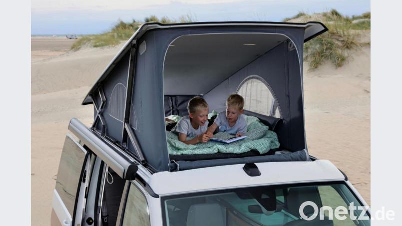 Unter den Reisemobilen gilt der VW California als Multitool. Auf dem Caravan-Salon in Düsseldorf feiert die Version 6.1 Weltpremiere. Bild: VW Nutzfahrzeuge