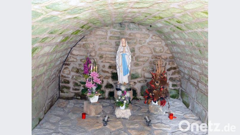 Eine Marienstatue lädt im Gebetskeller Maria Zell zum Beten und Innehalten ein. Bild: ü