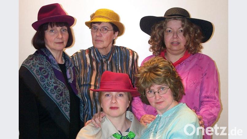 Die &quot;Schrägschrauben&quot; waren in den Anfängen vor 20 Jahren zu fünft auf der Bühne, hintere Reihe von links: Christa Diegel, Marlies Mülhaupt und Erika Tessmann, unten von links: Regina Diegel und Monika Helmstreit. Bild: exb