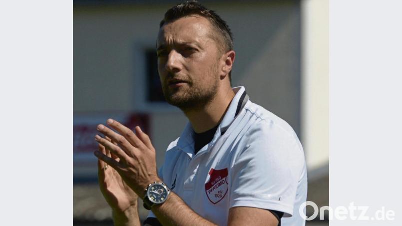 Applaus hat Pfreimds Trainer Tobias Bernklau sicher momentan keinen für seine Mannschaft, denn auch am vergangenen Wochenende hat die SpVgg eine deutliche Niederlage einstecken müssen. Deshalb hofft Bernklau im Heimspiel gegen Tegernheim endlich auf die Wende. Bild: ham
