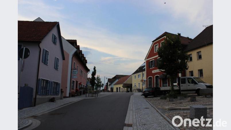 Auf dem General-Stephan-Platz (rechts) dürfen künftig nur noch Autos parken. Bild: pko