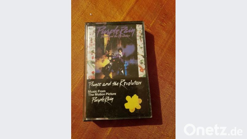 Die Musikkassette von &quot;Purple Rain&quot; hat all die Jahre in einer großen Schachtel überdauert. Bild: Sandra Schmidt