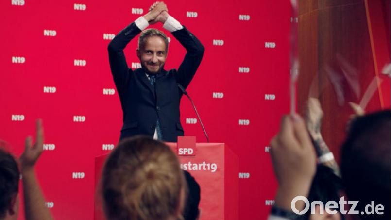 Der Satiriker Jan Böhmermann bewirbt sich nach eigenen Worten mit der Kampagne #neustart19 um den SPD-Parteivorsitz in seiner Sendung «Neo Magazin Royale» Bild: dpa