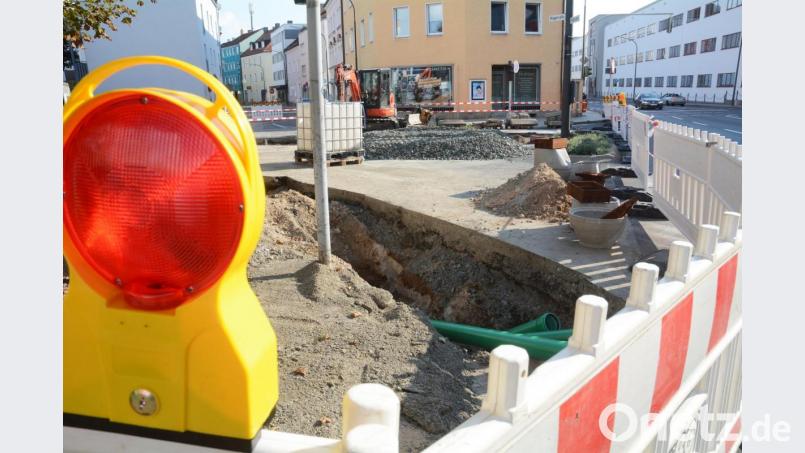 Der Bereich von Ring-, Luitpold- und Schillerstraße wird bis zur Eröffnung am 26. September umgebaut, damit er den Verkehr aus dem Westen der Stadt ins NOC-Parkdeck aufnehmen kann. Bild: Gabi Schönberger
